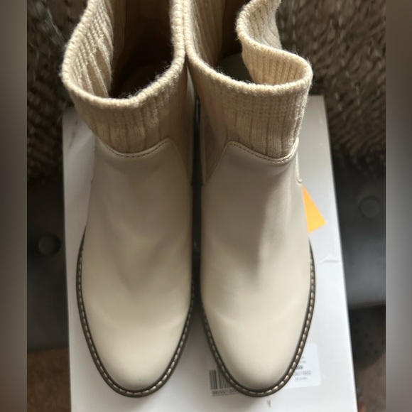 New booties Maxxine Womens Faux Leather - Picture 2 of 7